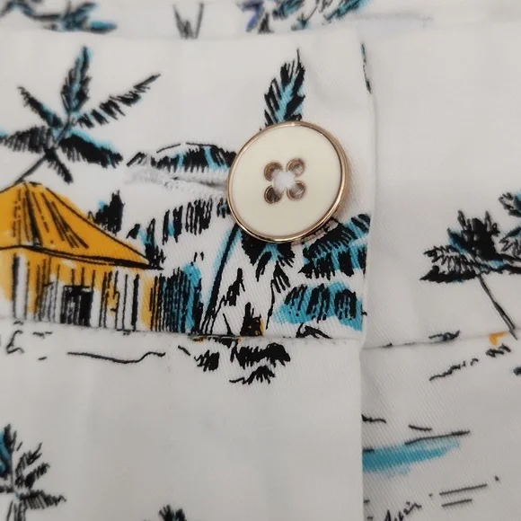 New Crown & Ivy shorts with a beachy Island pattern in perfect condition. - Picture 5 of 14